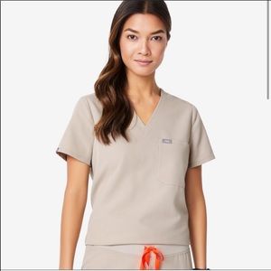 Figs One-Pocket Scrub Top Small NWT Boulder